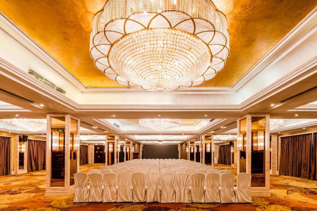 Chengdu Rising Butterfly Hotel Exterior foto
